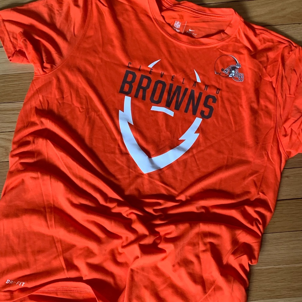 Cleveland browns tee.